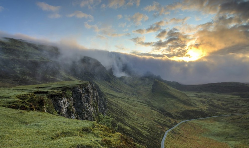 Paisaje entre la niebla